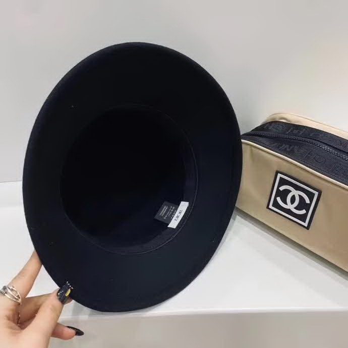 20冬季最新专柜款-迪奥Dior20秋冬新款羊毛礼帽，羊毛材质，妥妥的高级货！奢华气质款！超衬气质的一款帽子！