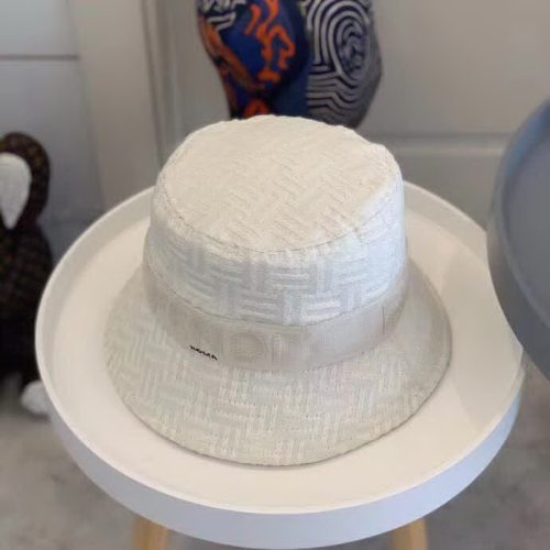 20冬季最新专柜款-Fendi20秋冬新款老花字母logo渔夫帽帽超名媛，加深帽型更显气质，本季爆款