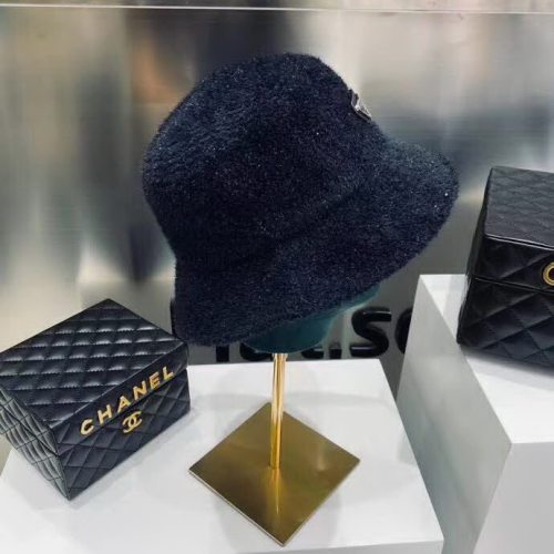 20冬季最新专柜款-Prada秋冬新款亮丝貂绒渔夫帽，一款超嗲超甜的渔夫帽，马卡龙浅色系，敲可爱，手感超好，凹造型无敌了
