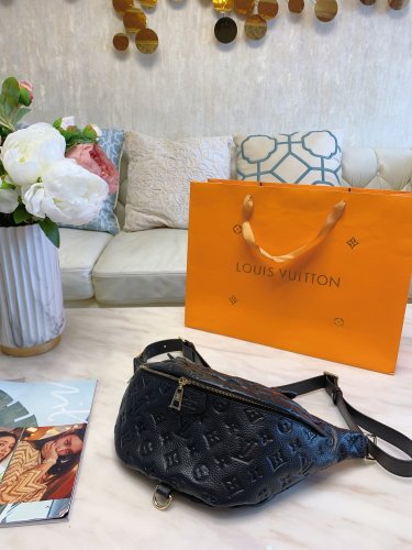 LOUIS VUITTON  LB0022005030032  size: 31x16cm