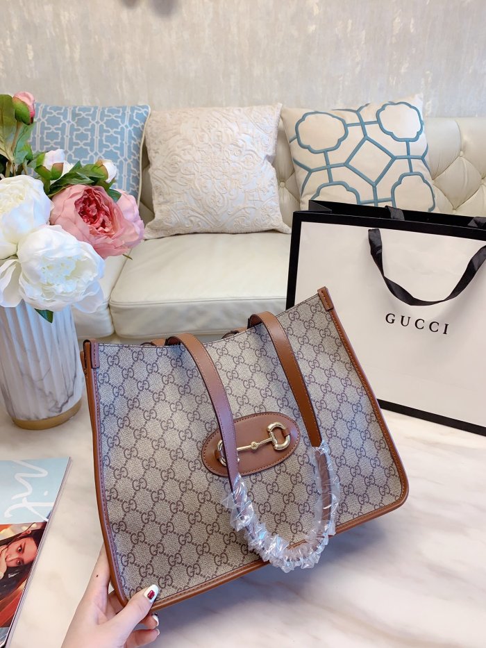 GUCCI  LB5512005030047  size: 34x26cm