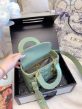 DIOR  LB0022005030070  size: 18x15cm