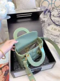 DIOR  LB0022005030070  size: 18x15cm