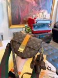 LOUIS VUITTON  LB5412005020121  size: 22cm