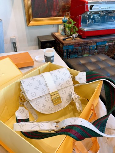 LOUIS VUITTON  LB5412005020120  size: 22cm