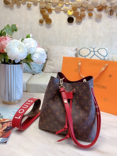 LOUIS VUITTON  LB0812005030072  size: 26x22x27cm