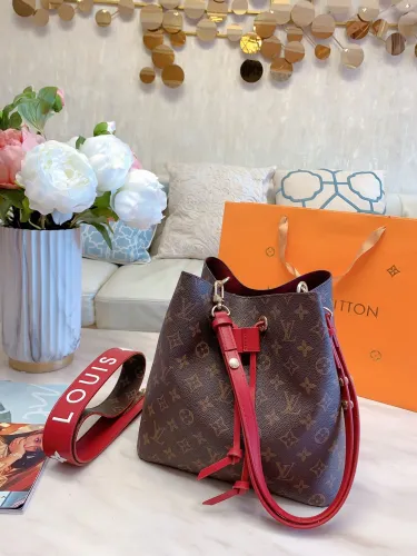 LOUIS VUITTON  LB0812005030072  size: 26x22x27cm
