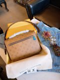 LOUIS VUITTON  LB8912005020108  size: 25x19cm