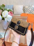 LOUIS VUITTON  LB5712005030044  size: 21x13cm