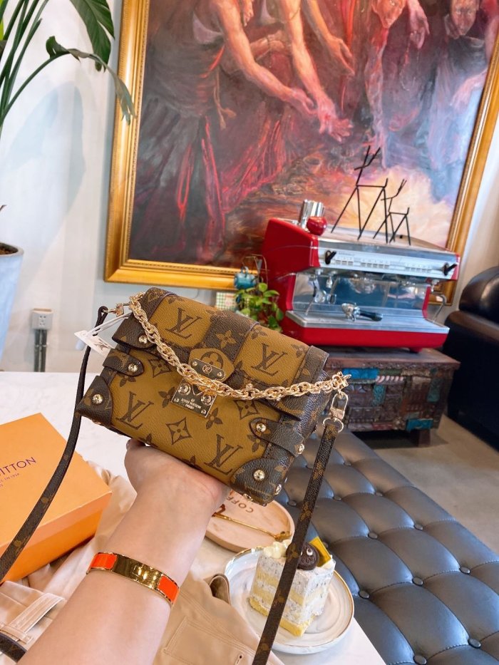 LOUIS VUITTON  LB0612005020103  size: 17x12cm