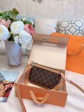 LOUIS VUITTON  LB0412005030043  size: 22x14cm