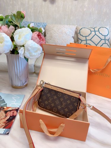 LOUIS VUITTON  LB0412005030043  size: 22x14cm
