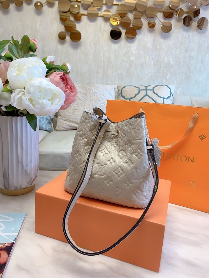LOUIS VUITTON  LB5912005030034  size: 20cm