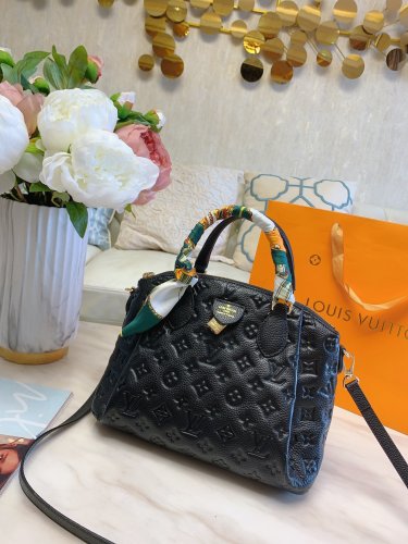 LOUIS VUITTON  LB5122005030029  size: 25cm