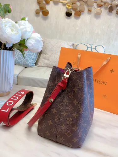 LOUIS VUITTON  LB0812005030072  size: 26x22x27cm
