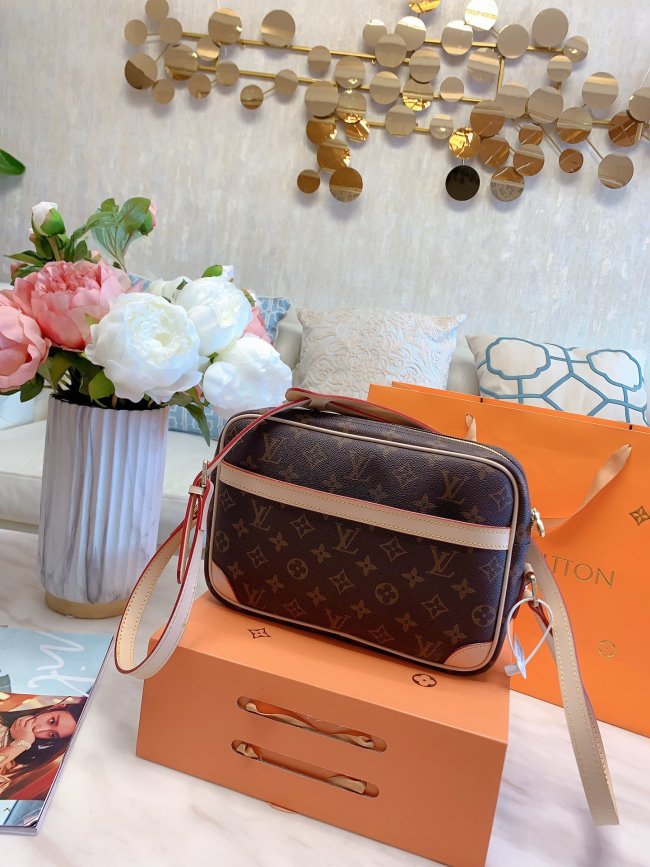 LOUIS VUITTON  LB5712005030099  size: 25x20cm