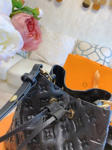 LOUIS VUITTON  LB5912005030033  size: 20cm