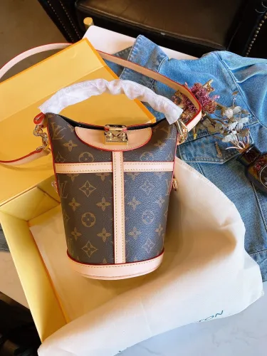 LOUIS VUITTON  LB5912005020109  size: 22x15x20cm
