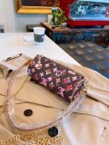 LOUIS VUITTON  LB5012005020128  size: 22cm