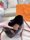 LOUIS VUITTON  LB5022005030076  size: 13x19cm