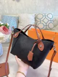 LOUIS VUITTON  LB5022005030076  size: 13x19cm