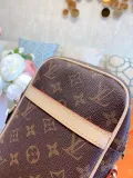 LOUIS VUITTON  LB5612005030098  size: 14x20cm