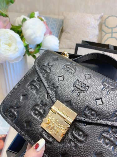 MCM  LB0122005030078  size: 24cm