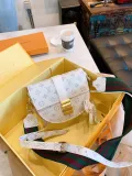 LOUIS VUITTON  LB5412005020120  size: 22cm