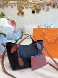 LOUIS VUITTON  LB5022005030076  size: 13x19cm