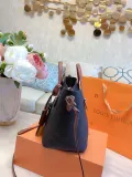 LOUIS VUITTON  LB5022005030076  size: 13x19cm