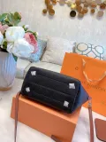 LOUIS VUITTON  LB5022005030076  size: 13x19cm