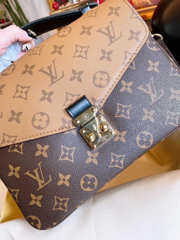 LOUIS VUITTON  LB8912005020108  size: 25x19cm