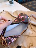 LOUIS VUITTON  LB5012005020128  size: 22cm
