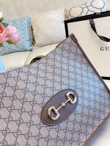 GUCCI  LB5512005030046  size: 34x26cm