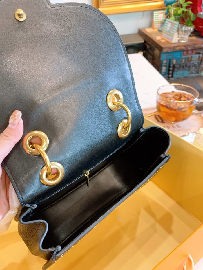 GUCCI  LB0912005020138  size: 22x18cm