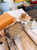 LOUIS VUITTON  LB0612005020103  size: 17x12cm