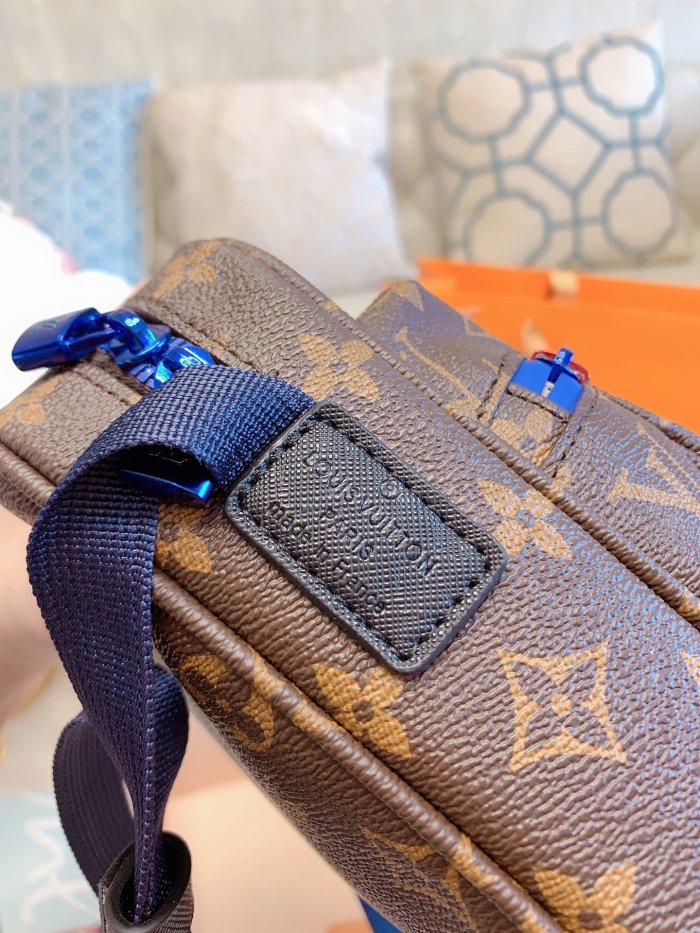 LOUIS VUITTON  LB5612005030068  size: 27cm