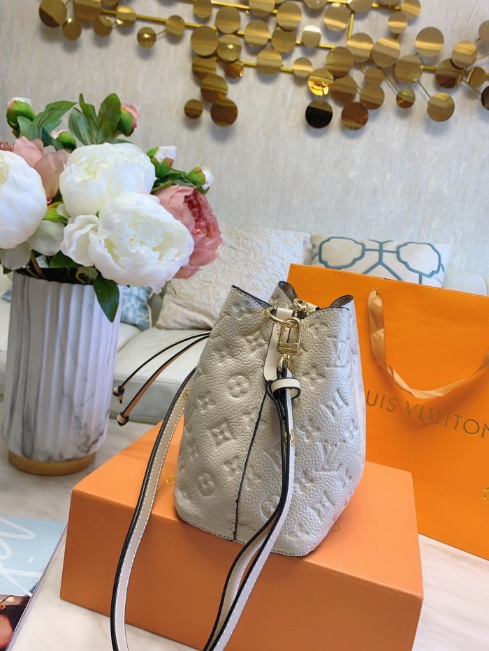 LOUIS VUITTON  LB5912005030034  size: 20cm