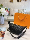LOUIS VUITTON  LB0022005030032  size: 31x16cm