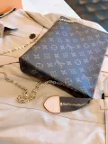 LOUIS VUITTON  LB0212005020129  size: 25x19cm