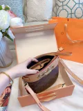 LOUIS VUITTON  LB0712005030059  size: 20cm