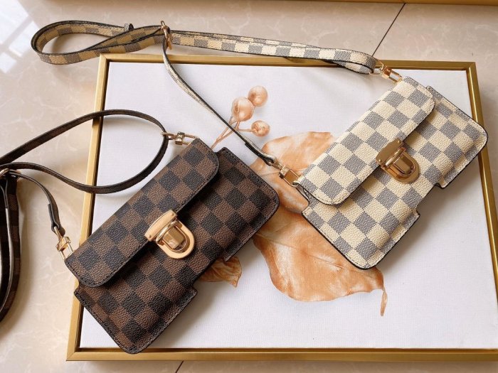 LOUIS VUITTON  LB0012005020115  size: 18cm