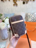 LOUIS VUITTON  LB5612005030098  size: 14x20cm
