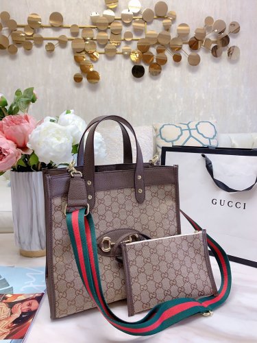 GUCCI  LB0712005030006  size: 30x28cm