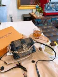 LOUIS VUITTON  LB0612005020103  size: 17x12cm