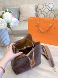 LOUIS VUITTON  LB0812005030073  size: 26x22x27cm