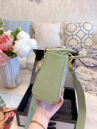 DIOR  LB0022005030070  size: 18x15cm