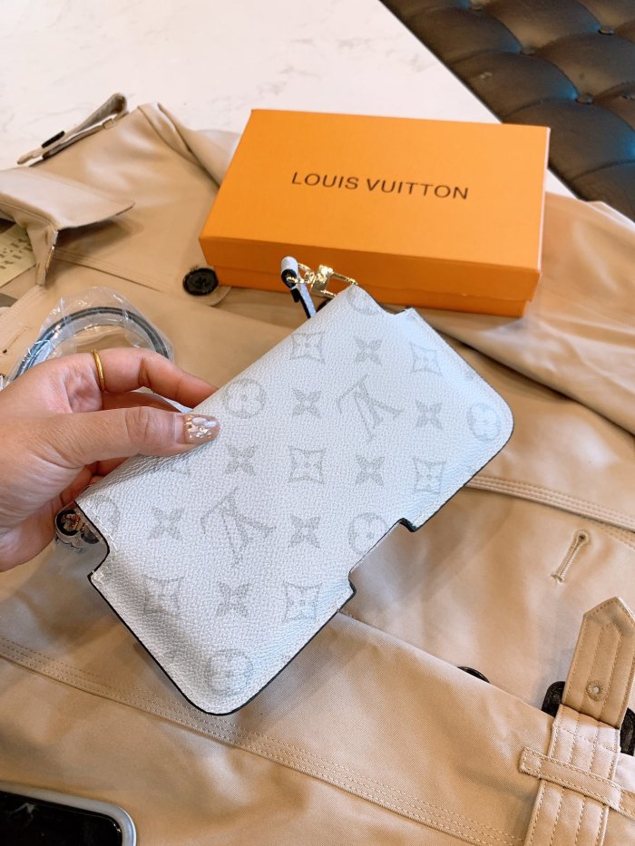 LOUIS VUITTON  LB0012005020113  size: 18cm