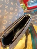 LOUIS VUITTON  LB5412005020121  size: 22cm