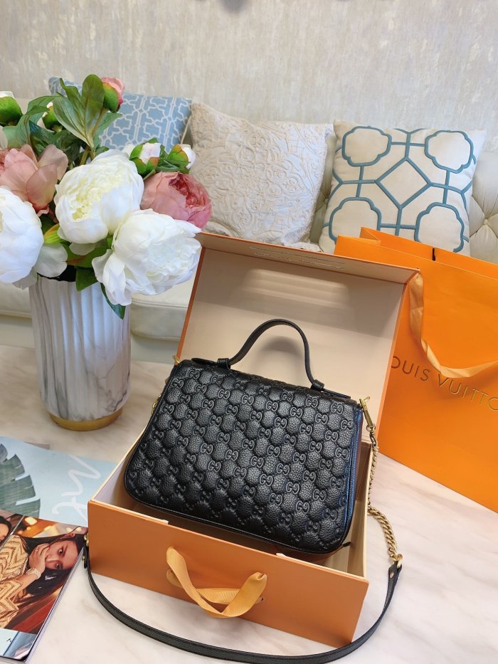 GUCCI  LB0122005030030  size: 26cm